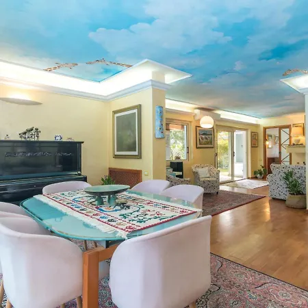 Villa Surphinia By Interhome